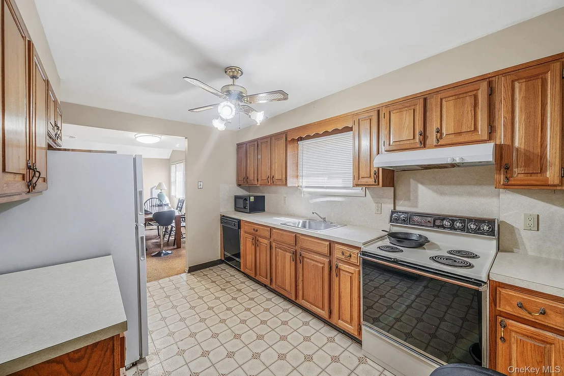 Photo of 2 Roberts Avenue
