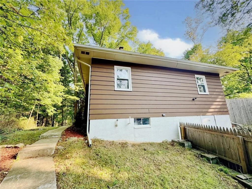 Photo of 2184 South Road