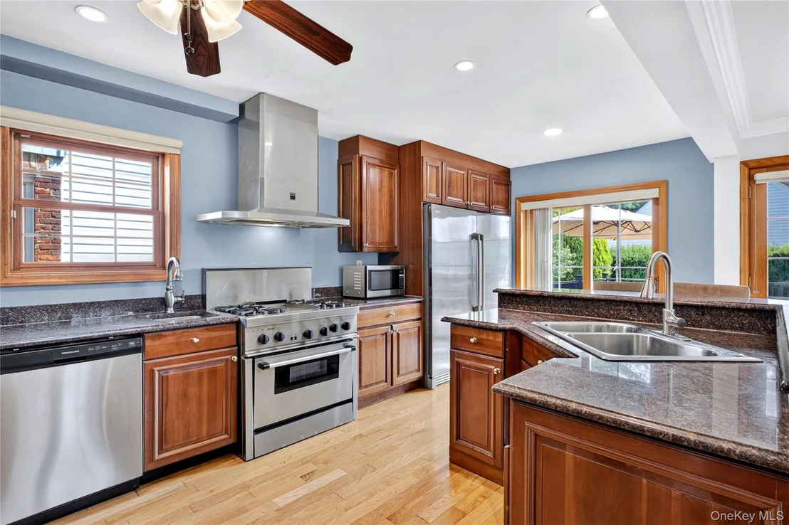 Photo of 75 Maple Street
