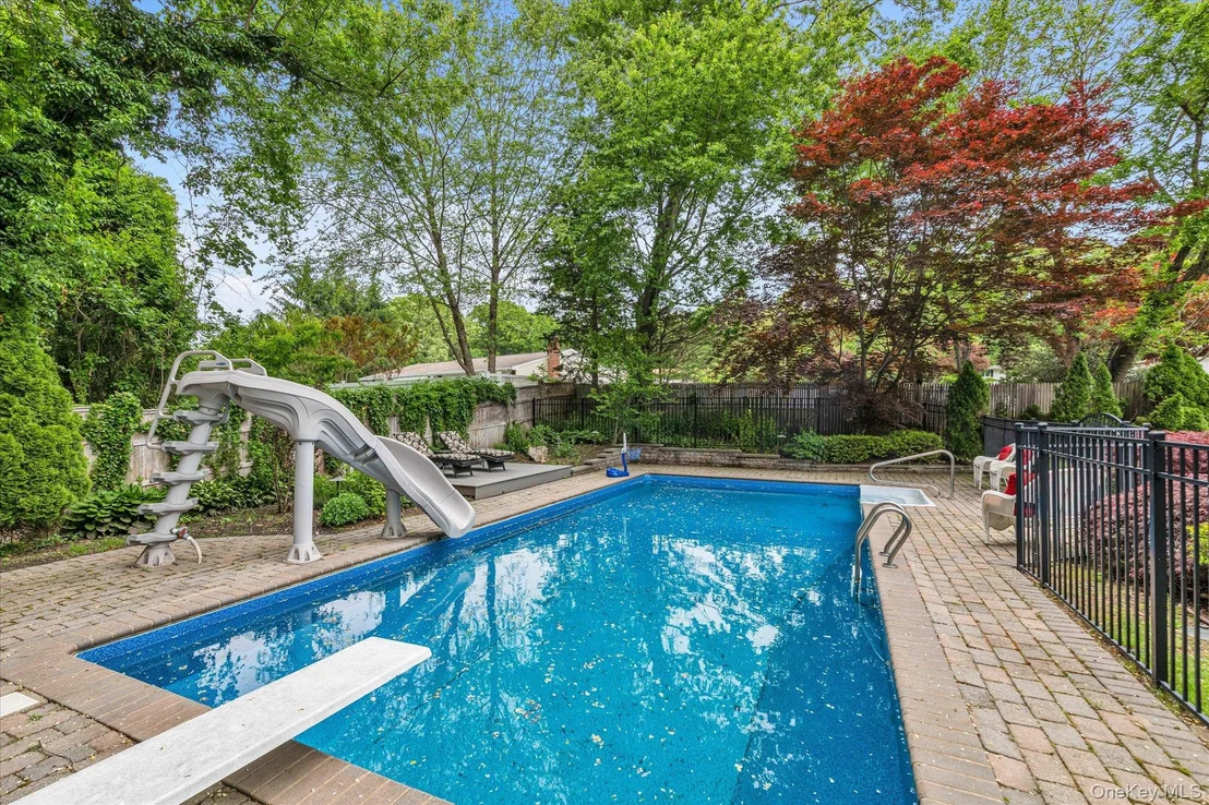 Photo of 15 Bluff Circle