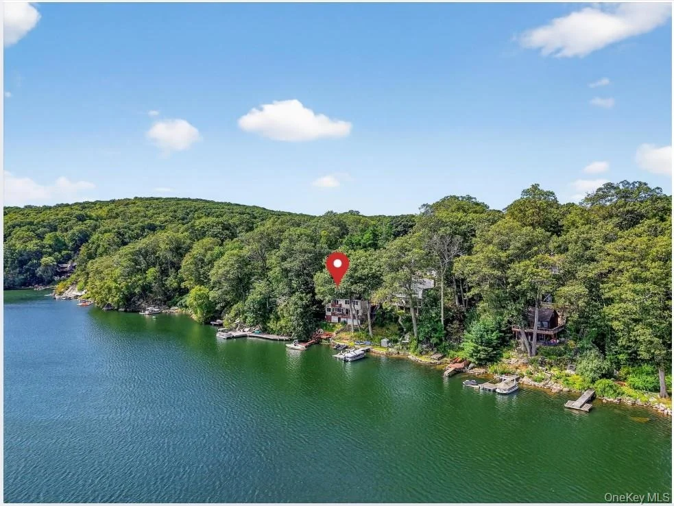 Photo of 60 LAKEVIEW DR