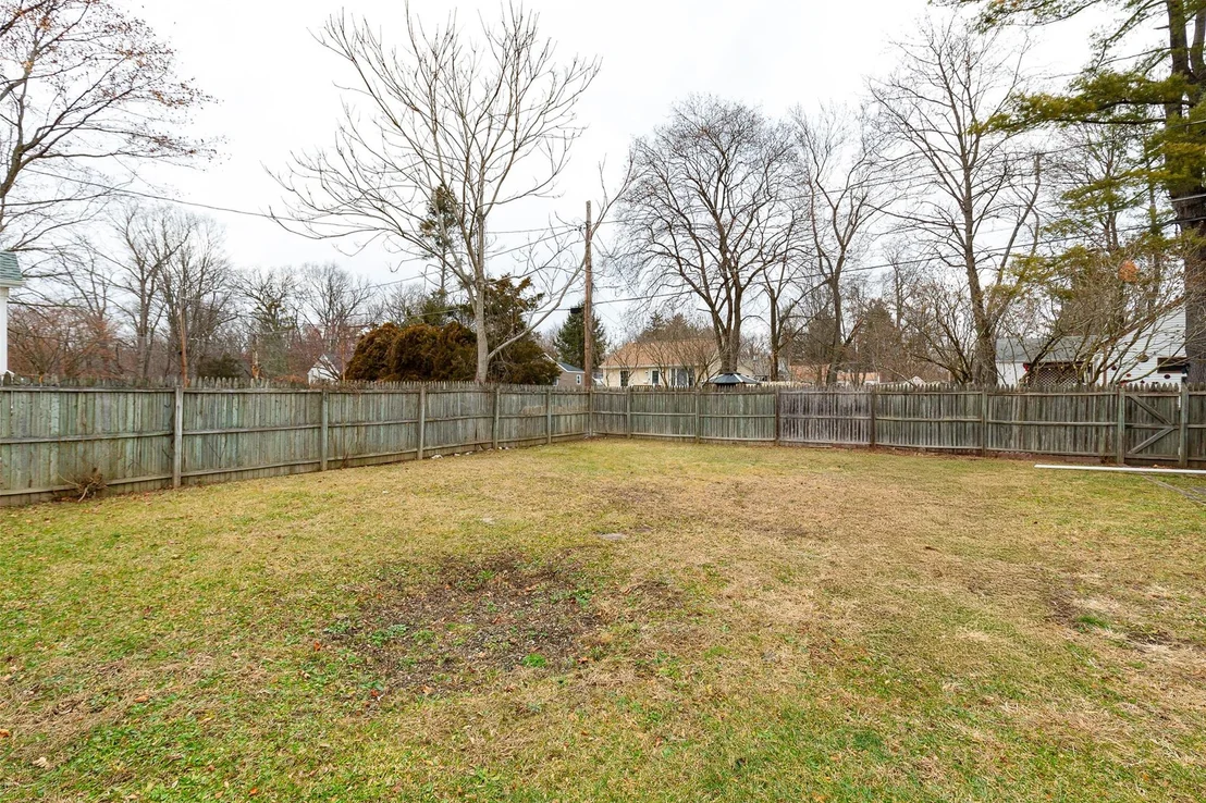Photo of 305 Violet Avenue