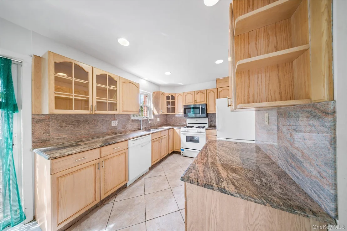 Photo of 32-28 Parsons Boulevard
