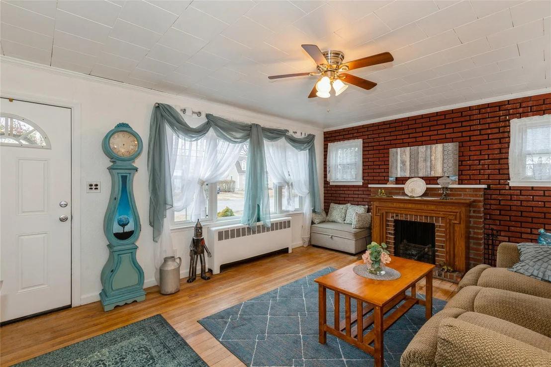 Photo of 97 Pine Neck Avenue