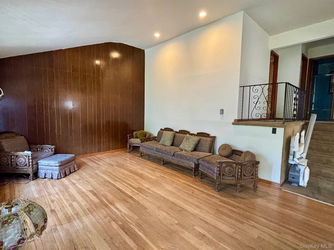 Photo of 10 13th Avenue