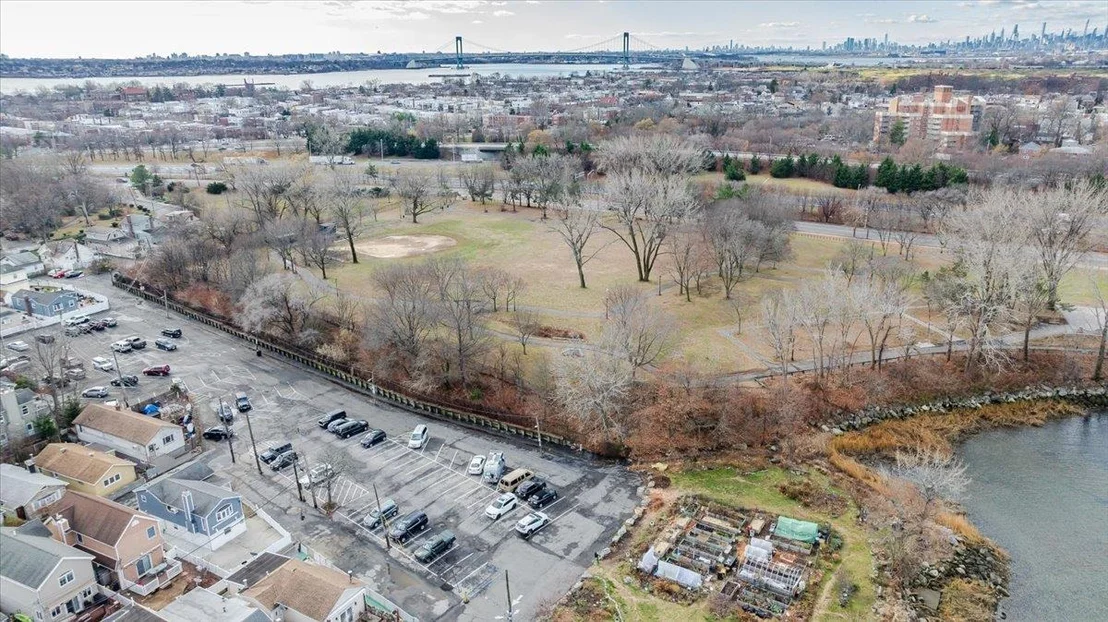 Photo of Unit D at 46 Edgewater Park
