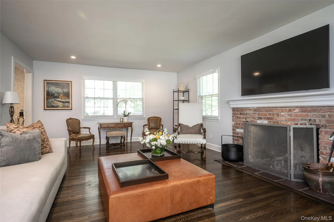 Photo of 15 Laurel Hill Road