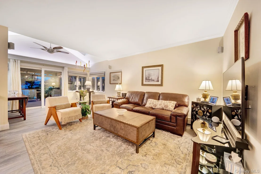 Photo of 2660 Riverside Drive