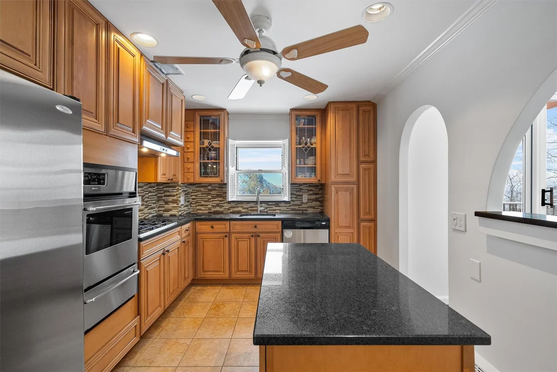 Photo of Unit 3J at 1 Lakeview Drive