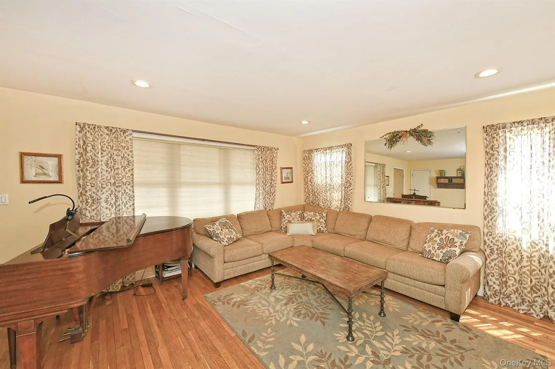 Photo of 182 Siegel Boulevard