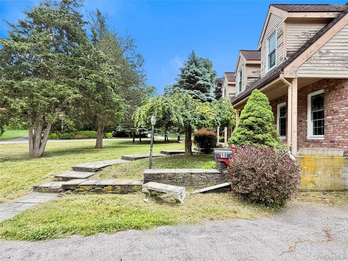 Photo of 18 Fox Run