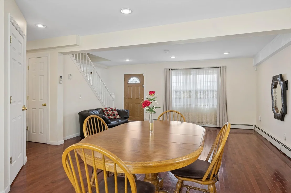 Photo of 108 Barnyard Lane