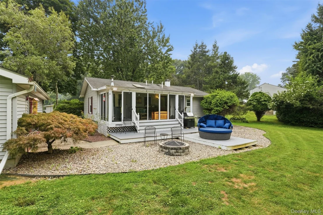 Photo of 4 Seneca Lane