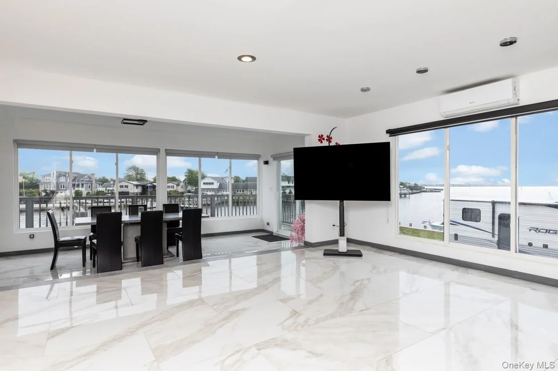 Photo of 200 Clocks Boulevard