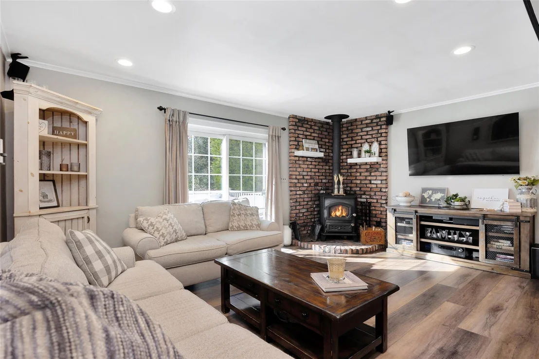 Photo of 32 Cedar Avenue Extension