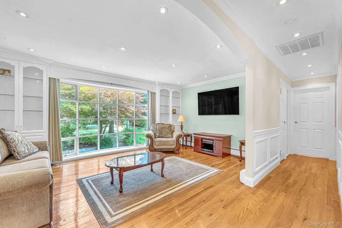 Photo of 6 Wyandanch Boulevard