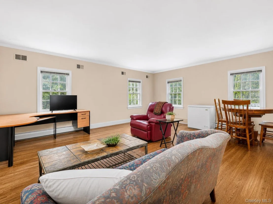 Photo of 202 McManus Road N