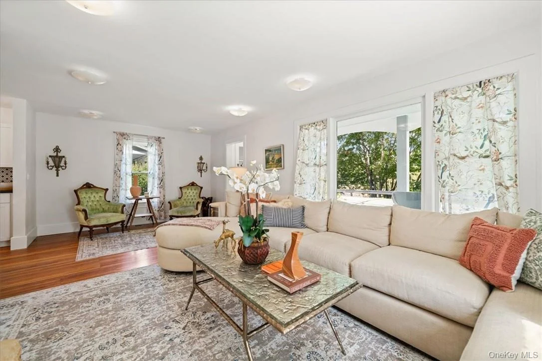 Photo of 2585 River Road