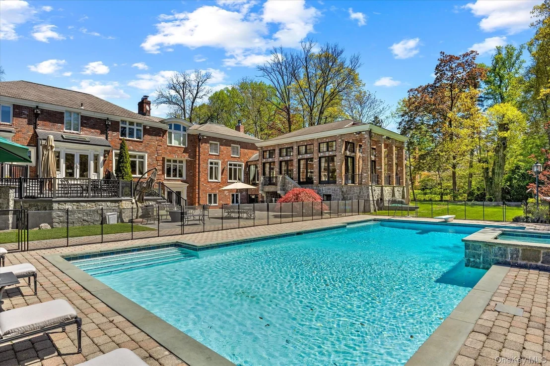 Photo of 10 Hemlock Drive