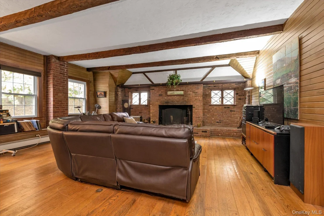 Photo of 2177 Cedar Swamp Road