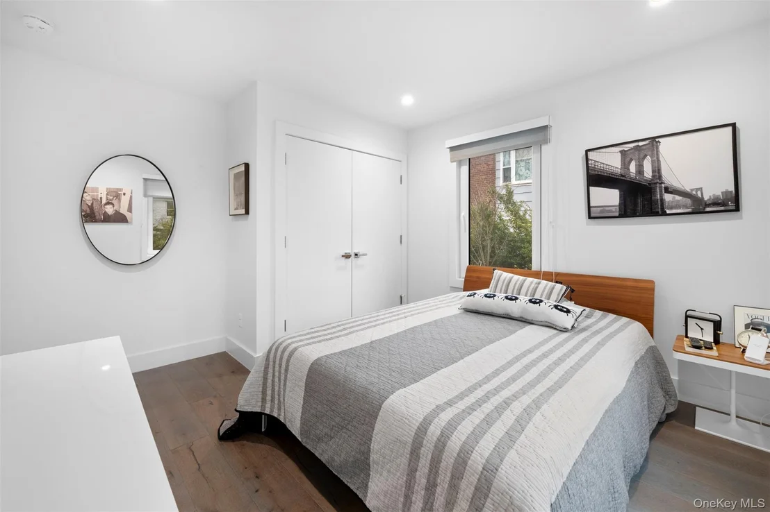 Photo of 2 Hewlett Place