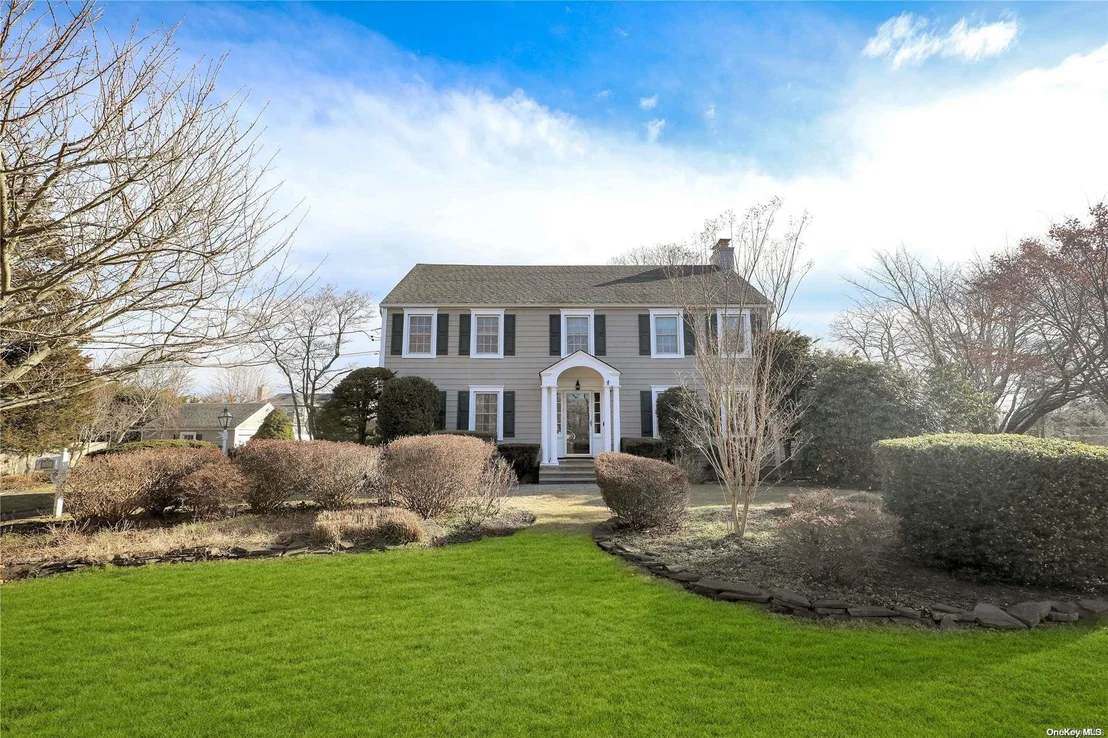 Photo of 87 W Islip Road