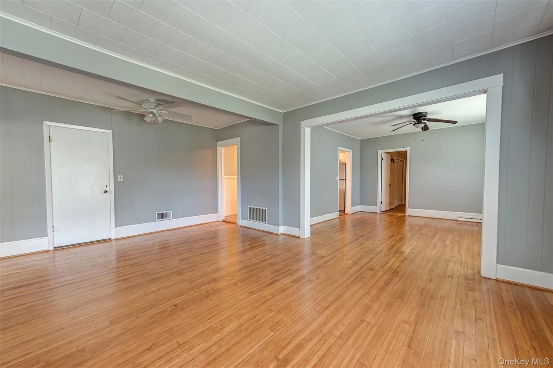 Photo of 129 Bay Avenue
