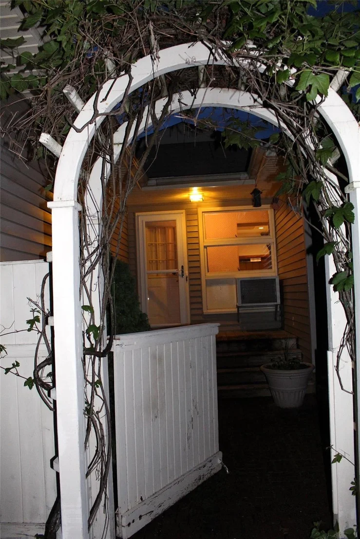 Photo of 113 Pine Neck Avenue
