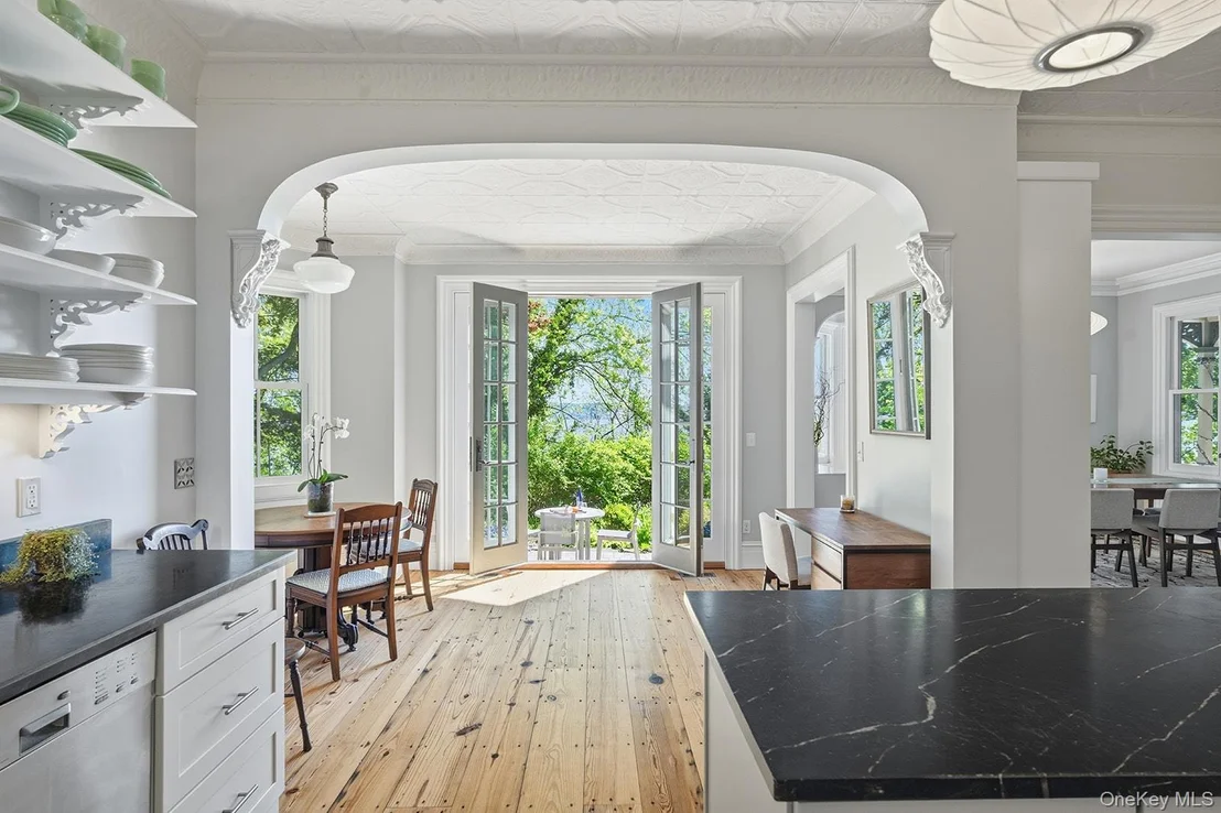 Photo of 215 River Road
