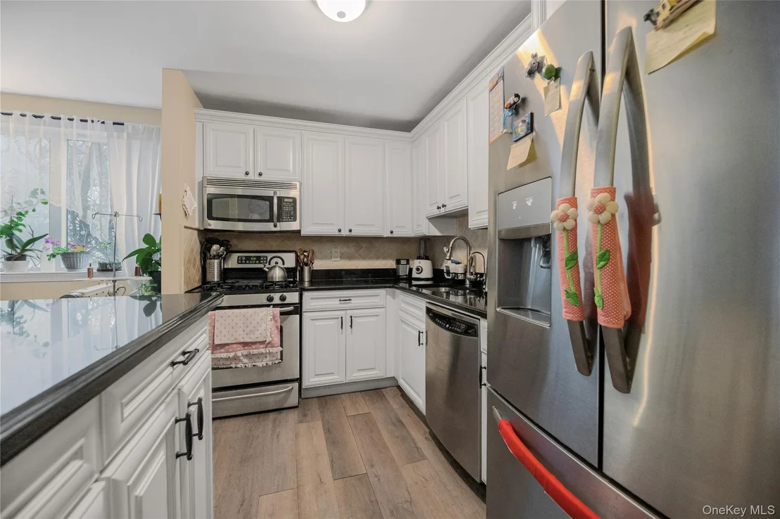 Photo of Unit 5A at 3220 Fairfield Avenue