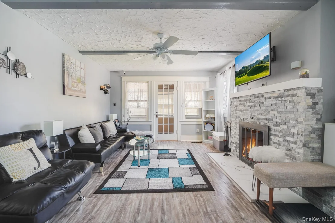 Photo of 4 Crestwood Boulevard