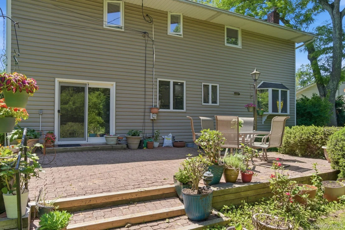 Photo of 61 Hofstra Drive