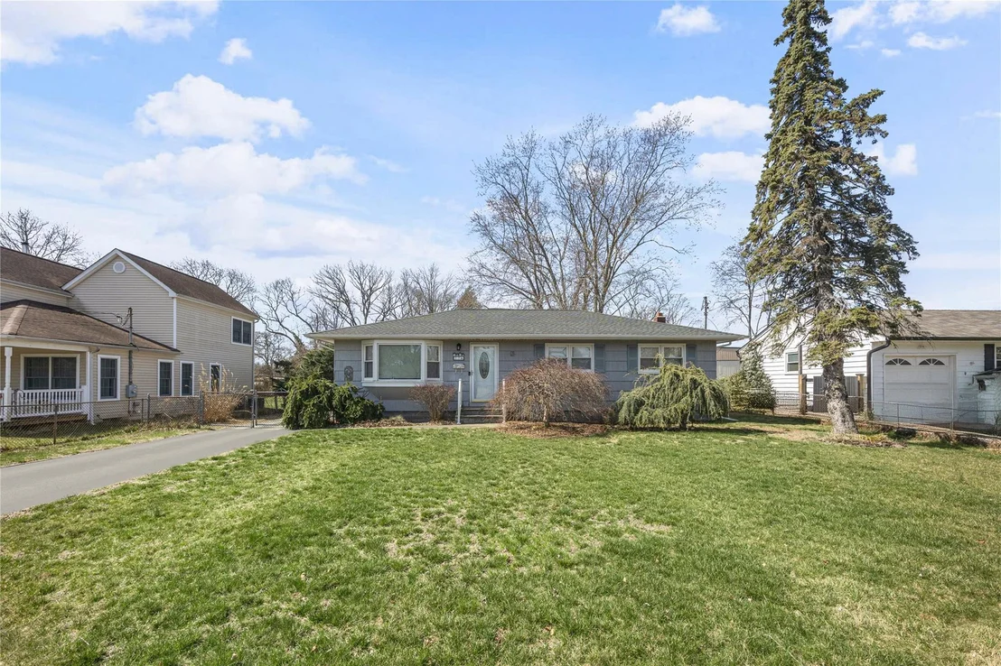 Photo of 77 Fairway Avenue