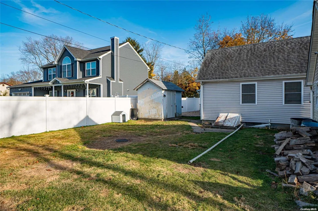 Photo of 79 Hallock Avenue