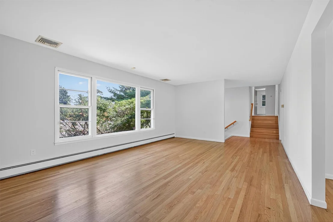 Photo of 21 Sunnycrest Road