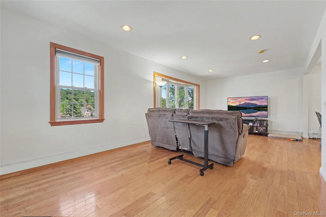 Photo of 684 Marion Avenue