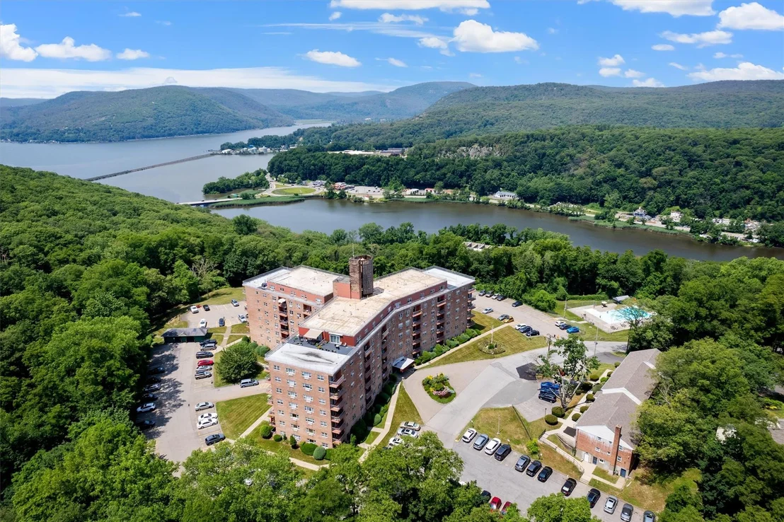 Photo of Unit 3C at 1 Lakeview Drive