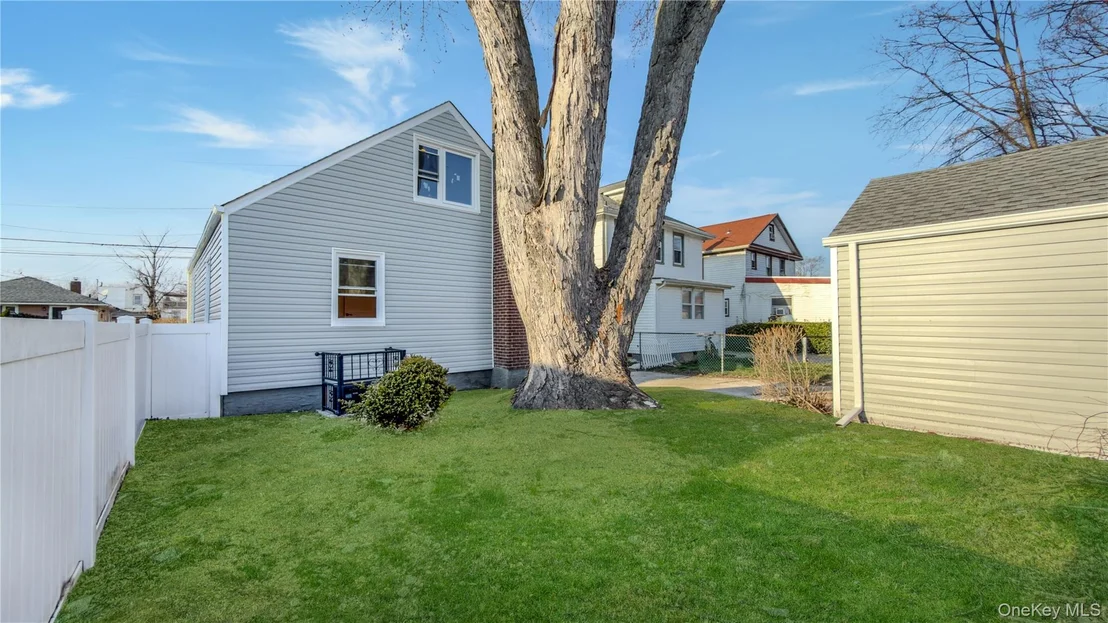 Photo of 224 Windsor Parkway