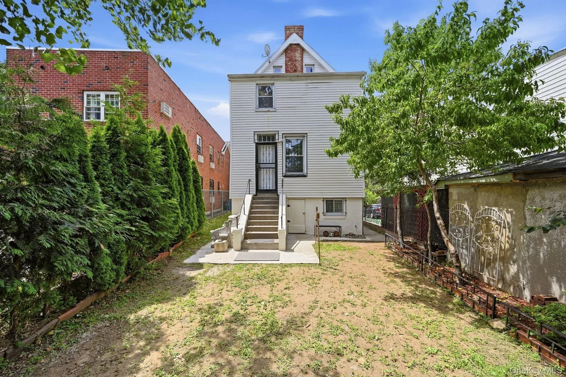 Photo of 4000 Pratt Avenue