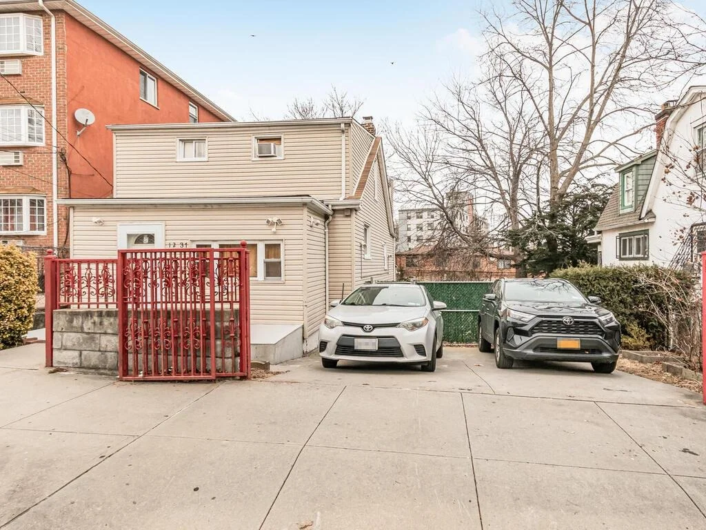 Photo of 1237 E 224th Street
