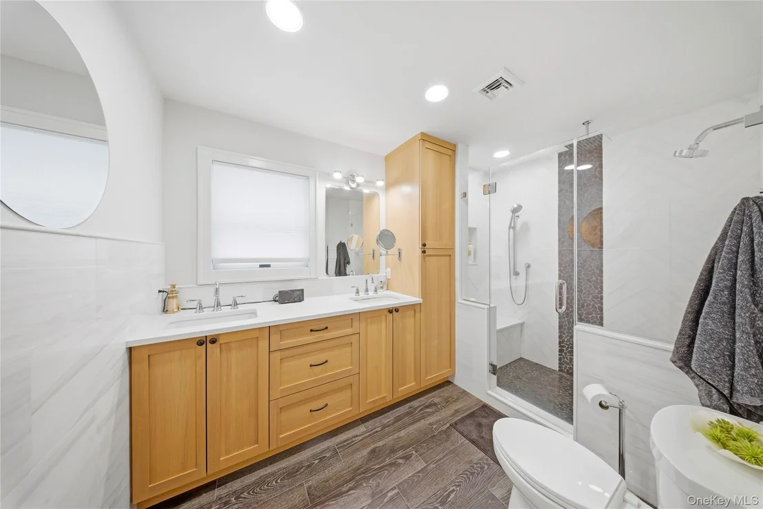 Photo of 345 Bartley Road