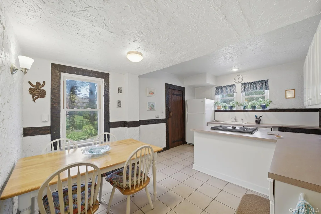Photo of 930 Grant Avenue