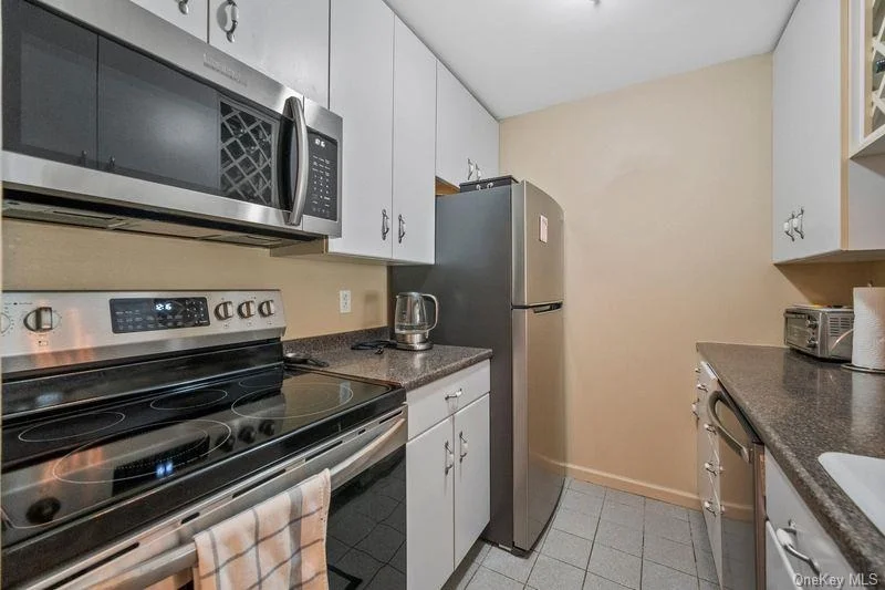 Photo of Unit 2H at 500 Pondside Drive