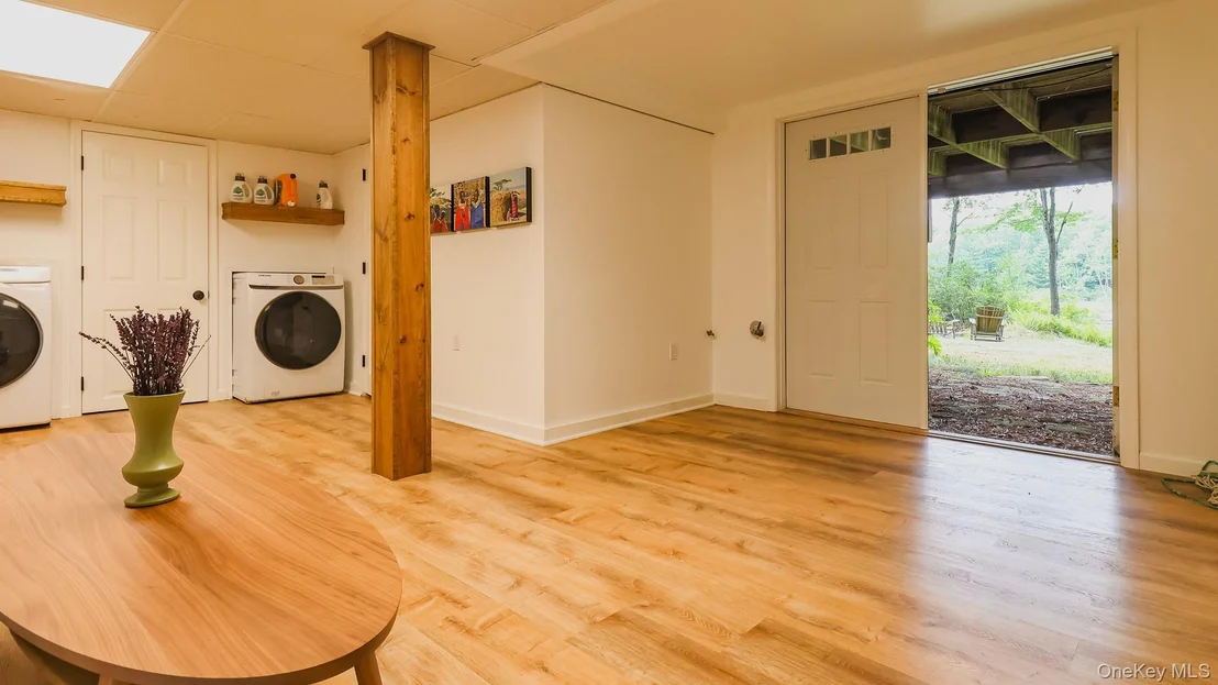 Photo of 1289 Plank Road