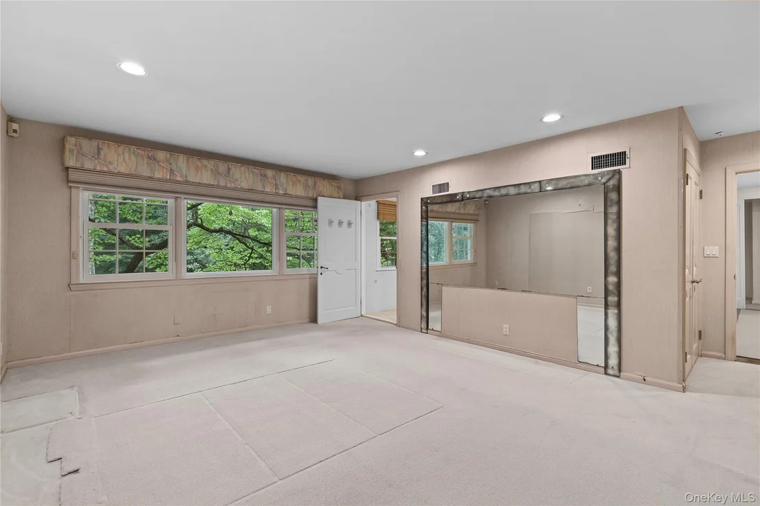 Photo of 21 Iroquois Trail