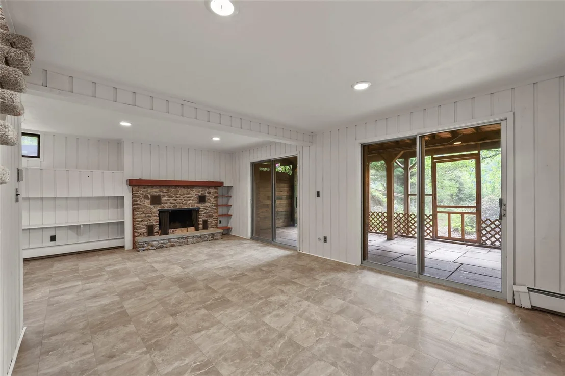 Photo of 1122 Lake View Road