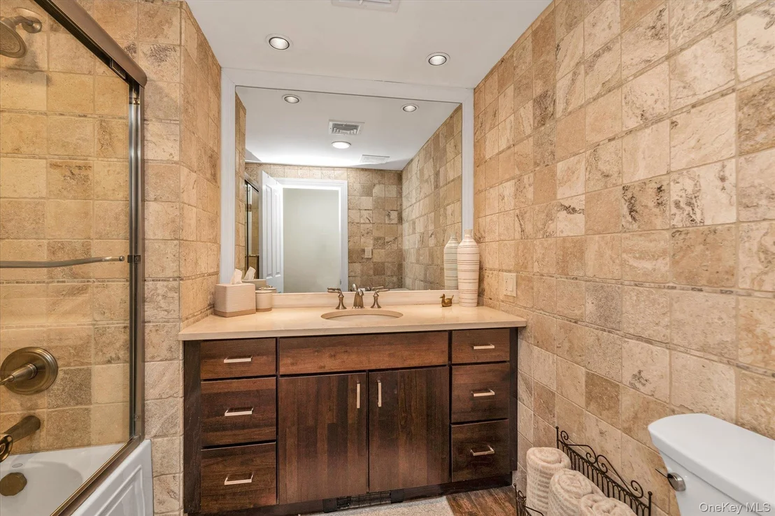 Photo of 15 Bluff Circle