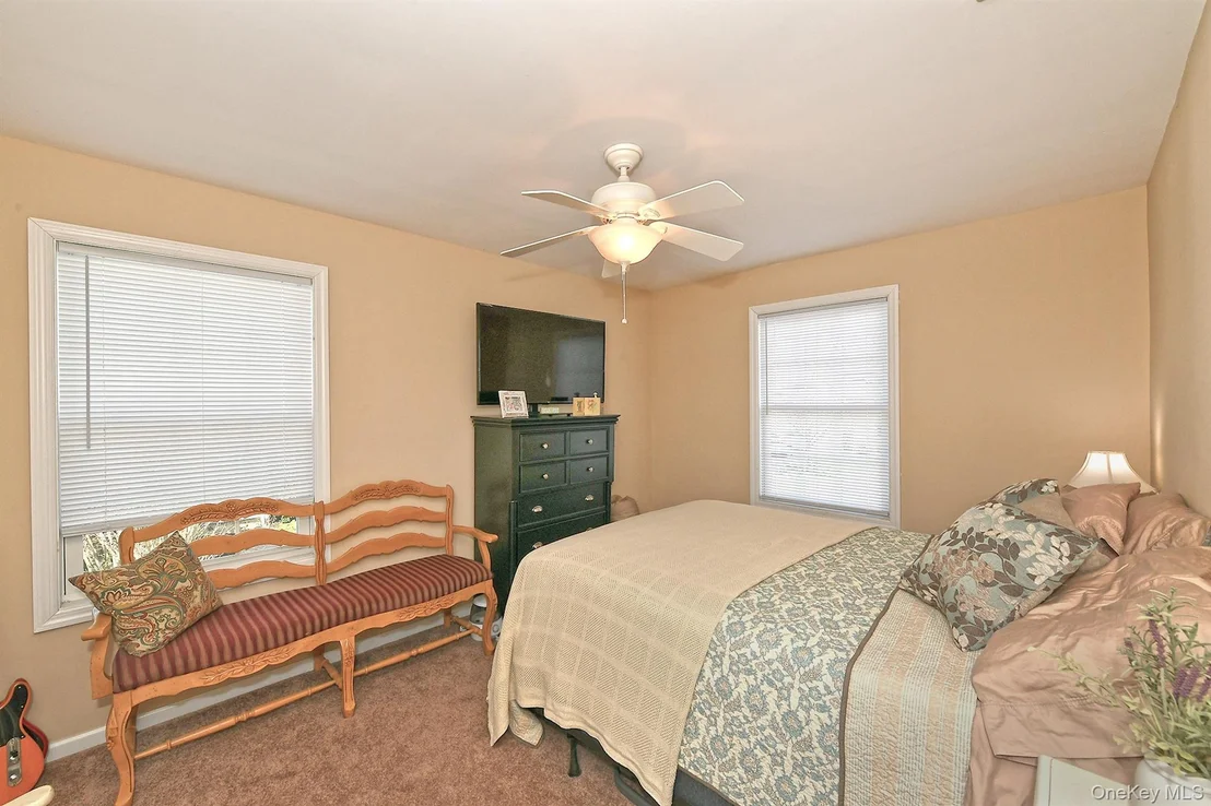 Photo of 182 Siegel Boulevard