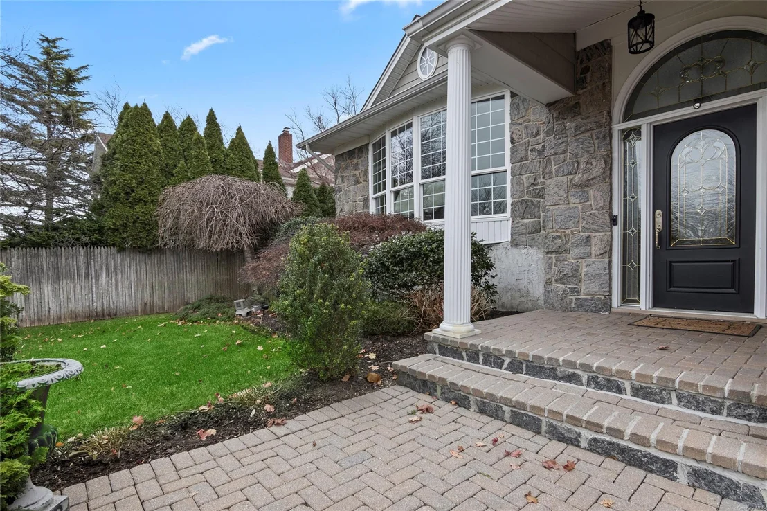 Photo of 25 Saratoga Drive