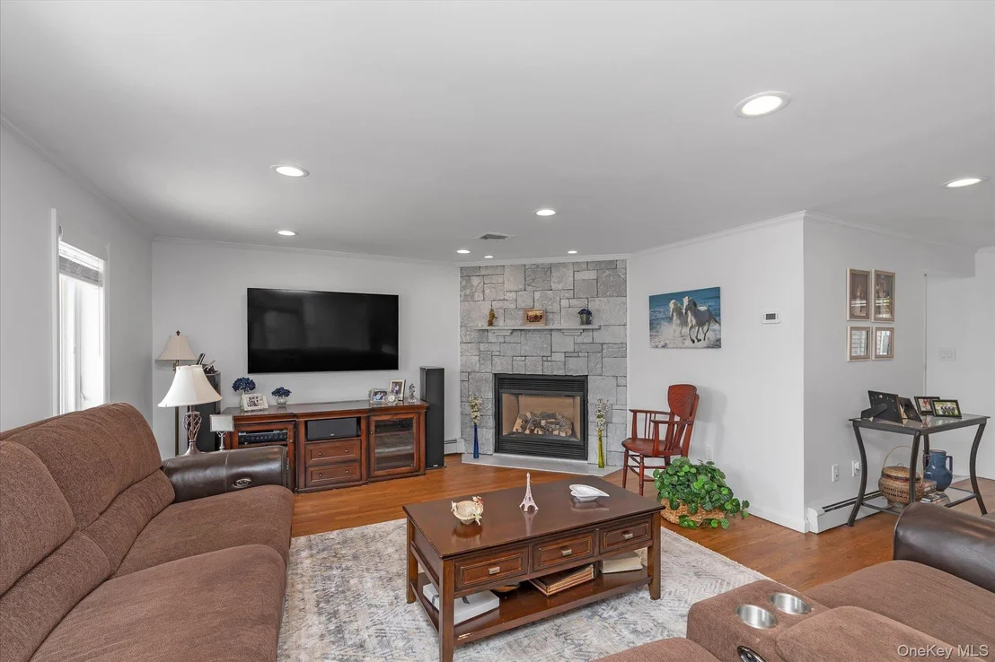 Photo of 340 Woodbridge Lane